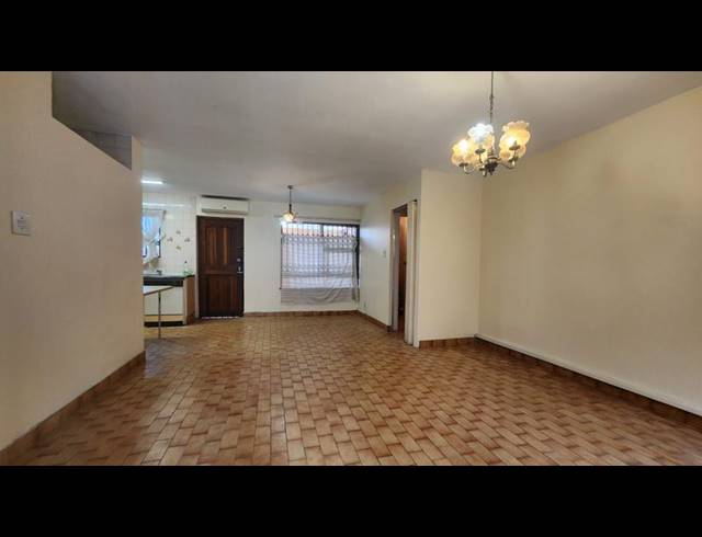 6 BEDROOM TOWNHOUSE FOR SALE IN RESERVOIR HILLS